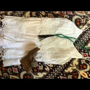 Romper • Zip up • White & Lace • Boutique